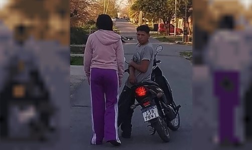 Los Hornos: dos nenas heridas tras ser atropelladas por un adolescente que hacía “Willy” en moto