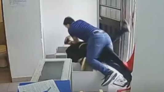 A las trompadas, dos comerciantes lograron detener al asaltante