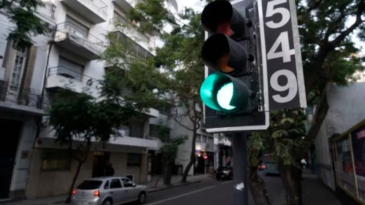 Nuevo plan de modernización del tránsito en Rosario empleará semáforos con IA