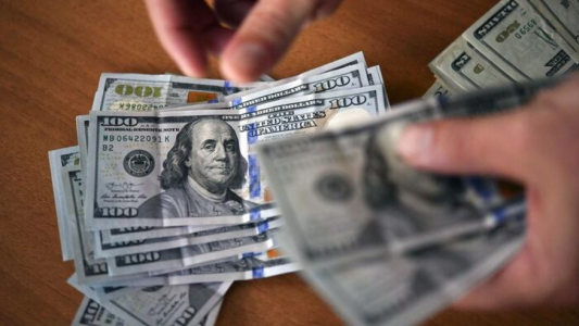 El dólar minorista cotiza a $1.485 y el mayorista tocó el techo de flotación