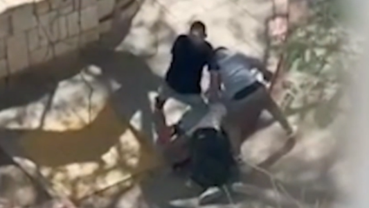 Golpiza bestial al limpiavidrios