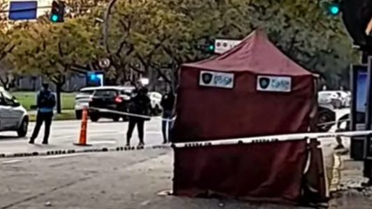 Motociclista murió tras chocar contra una parada de colectivos