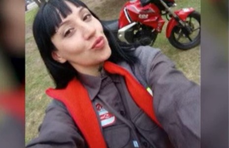 Video: Una motociclista fue atropellada, abandonada y asaltada