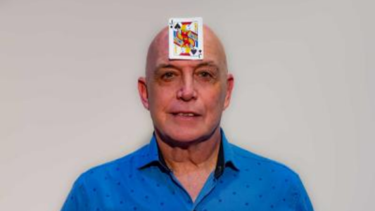 "Poker indio": conocer la carta de los demás pero no la propia