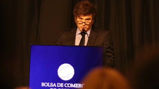 Milei aseguró que el "pánico político" hace subir el riesgo país y pidió "seguir para adelante"