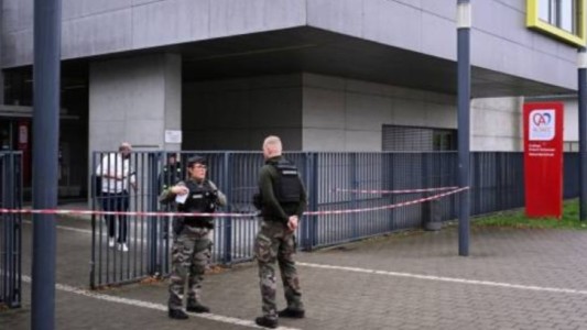 Francia: Detuvieron a un chico de 14 años tras acuchillar a una profesora