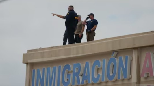 Tirador suicida disparó en un centro de inmigración de Texas