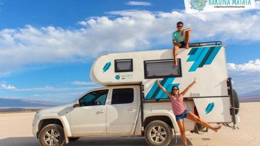 Una pareja de argentinos cumple su sueño de recorrer el planeta en motorhome