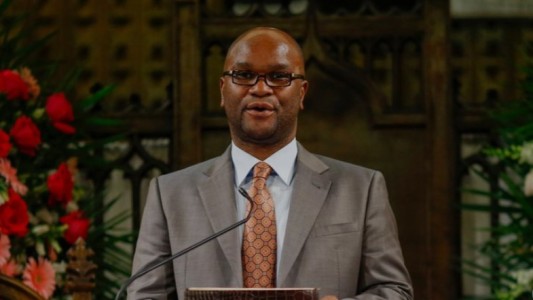 El embajador de Sudáfrica en Francia fue encontrado muerto en la puerta de un hotel de París