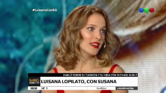 Luisana Lopilato, con cambio de look, en el living de Susana Giménez