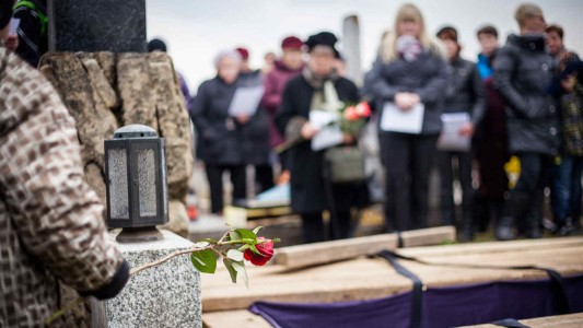 Organizó su fiesta de cumpleaños, ninguno de sus amigos asistió y murió esa misma noche