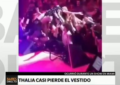 Thalía casi pierde el vestido