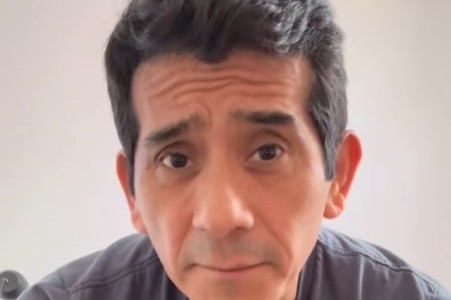 Ataque a Osqui Guzmán: "Fue zarandeado por una policía que le dijo que era un ladrón peruano", denunció Gil Navarro