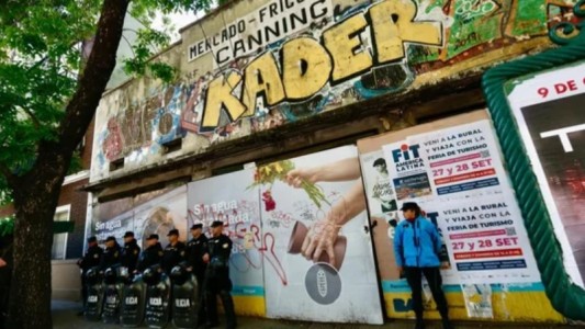 El Gobierno de la Ciudad desalojó un antiguo mercado usurpado hace 14 años