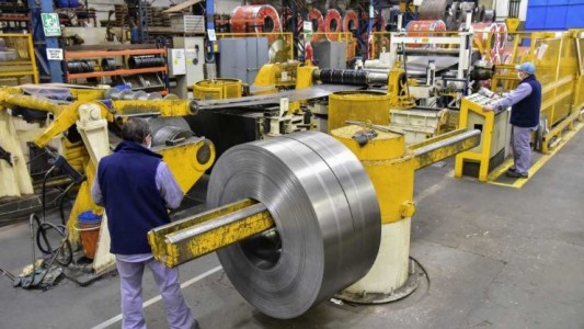 El Gobierno eliminó temporalmente las retenciones a las exportaciones de acero, aluminio y derivados