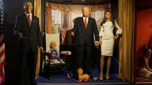 Polémica en el Museo de Cera de Madrid: una intervención mostró a Milei como mascota de Trump