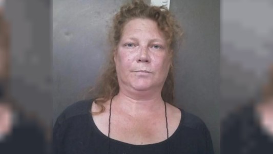 Ofrecen una recompensa de $10 millones para capturar a una mujer que mató a su yerno