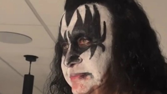 Preocupación por Gene Simmons, el líder de Kiss: se desmayó al volante