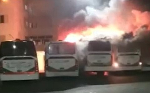 Varios colectivos fueron consumidos por el fuego en Berazategui