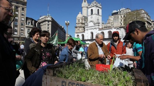 Alimentazo en Plaza de Mayo: entregarán 20 mil kilos de comida para denunciar el modelo agroexportador de Milei