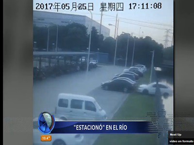 "Estacionó" en el río