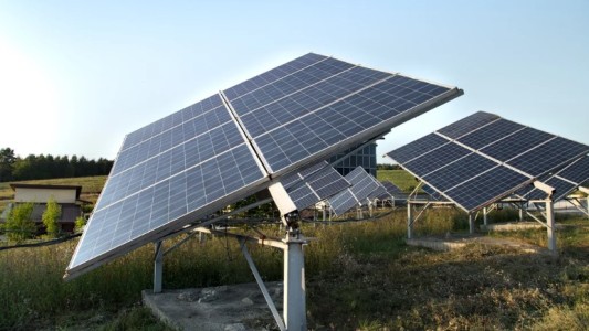 La Universidad de La Plata comenzó a construir un parque solar para tener autoabastecimiento energético