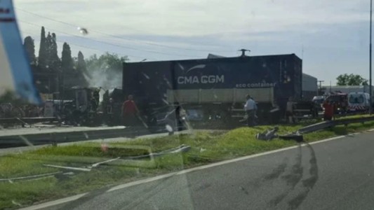Choque múltiple e incendio en la Panamericana: hay al menos tres muertos