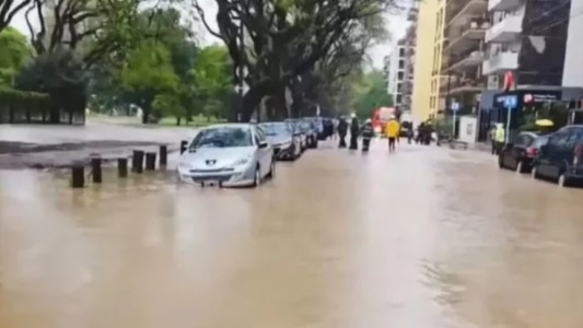Inundación en Belgrano por la rotura en una importante cañería