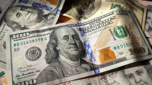 El dólar se desploma $100 tras el resultado electoral