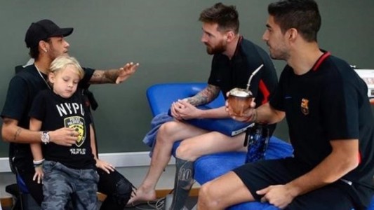 Neymar volvió al Barcelona para visitar a sus ex compañeros