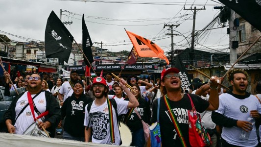 Tras el sangriento operativo, la ira toma la calle en una favela de Rio