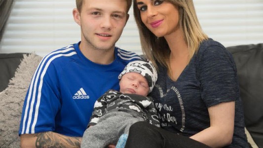 Tiene 31 años, quedó embarazada de un chico de 16: el chico hizo de partero en su casa