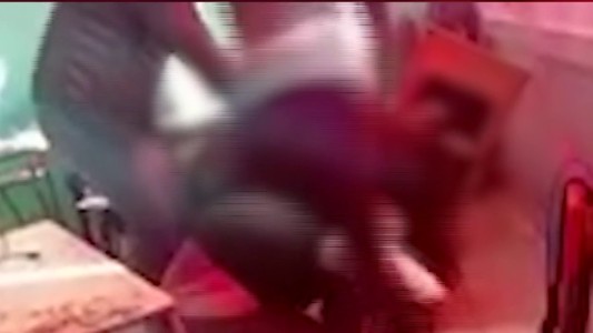 "¿Y si mi hija se hubiera muerto?": habló la mamá de la nena agredida con una cadena en la escuela