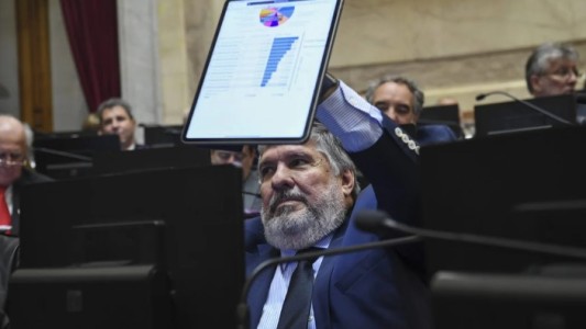 Senado: sorpresa por la firma en disidencia del kirchnerismo al dictamen del proyecto que modifica los DNU