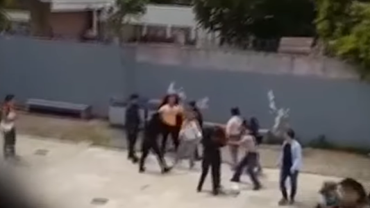 José C. Paz: dos madres se enfrentaron a las trompadas en el patio de una escuela