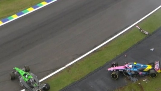 Colapinto chocó en una pista muy mojada y quedó afuera de la carrera sprint