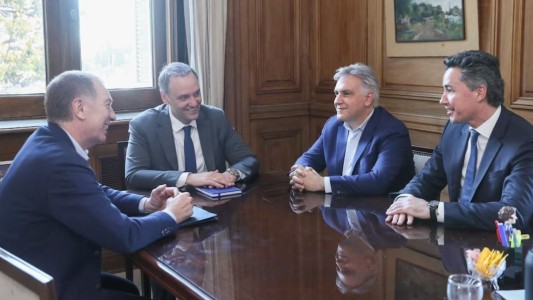 Negociación por el Presupuesto: Adorni y Santilli comenzaron los encuentros con gobernadores