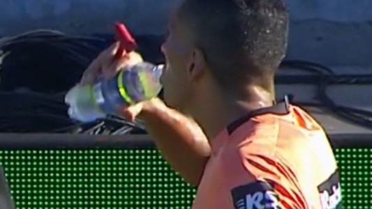 Detuvieron al hincha de Gimnasia que le arrojó un martillo al árbitro Yael Falcón Pérez