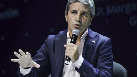 Caputo respaldó el sistema de bandas: "Andá a dormir tranquilo, con el dólar no va a pasar nada"