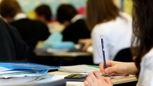 Colegios privados: el Gobierno eliminó el control estatal de las cuotas y matrículas