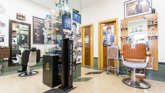 Intentó apuñalar a su peluquero porque le parecía caro el corte de pelo que le hizo