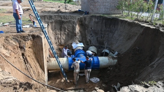 Explotó un caño en Paraná y dejó dos operarios heridos
