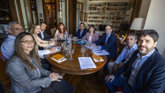 A cinco meses de su detención, Cristina Kirchner recibió a nueve economistas en su casa