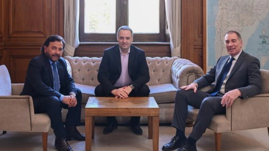 Manuel Adorni trabaja en el diálogo interno y convoca a una reunión de Gabinete