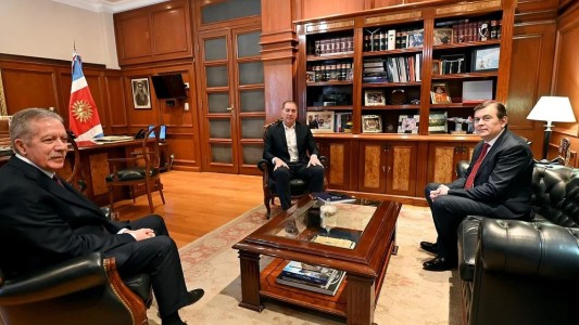 Santilli visita Misiones y trabaja para cerrar la agenda con los 20 gobernadores