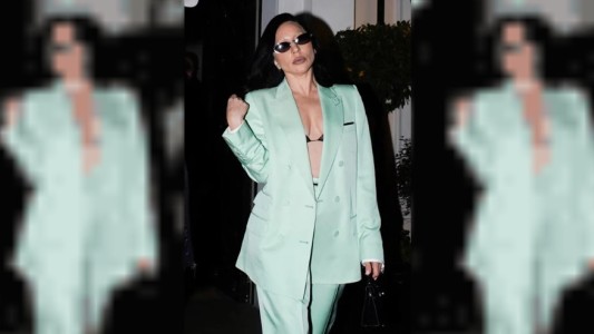 Lady Gaga sorprende en París con un look nunca antes visto
