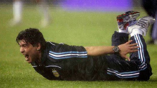 Tras la derrota con Nigeria, Maradona se postuló para volver a dirigir a la Selección