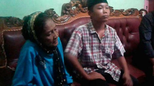 Un chico de 15 años logró casarse con su novia de 73 tras amenazar con quitarse la vida