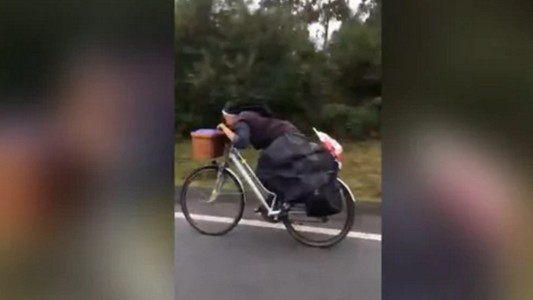 #EsViral "Sor bicicleta, dándolo todo"