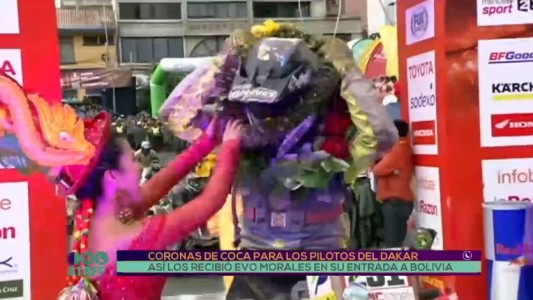 Coronas de coca para los pilotos del Dakar
